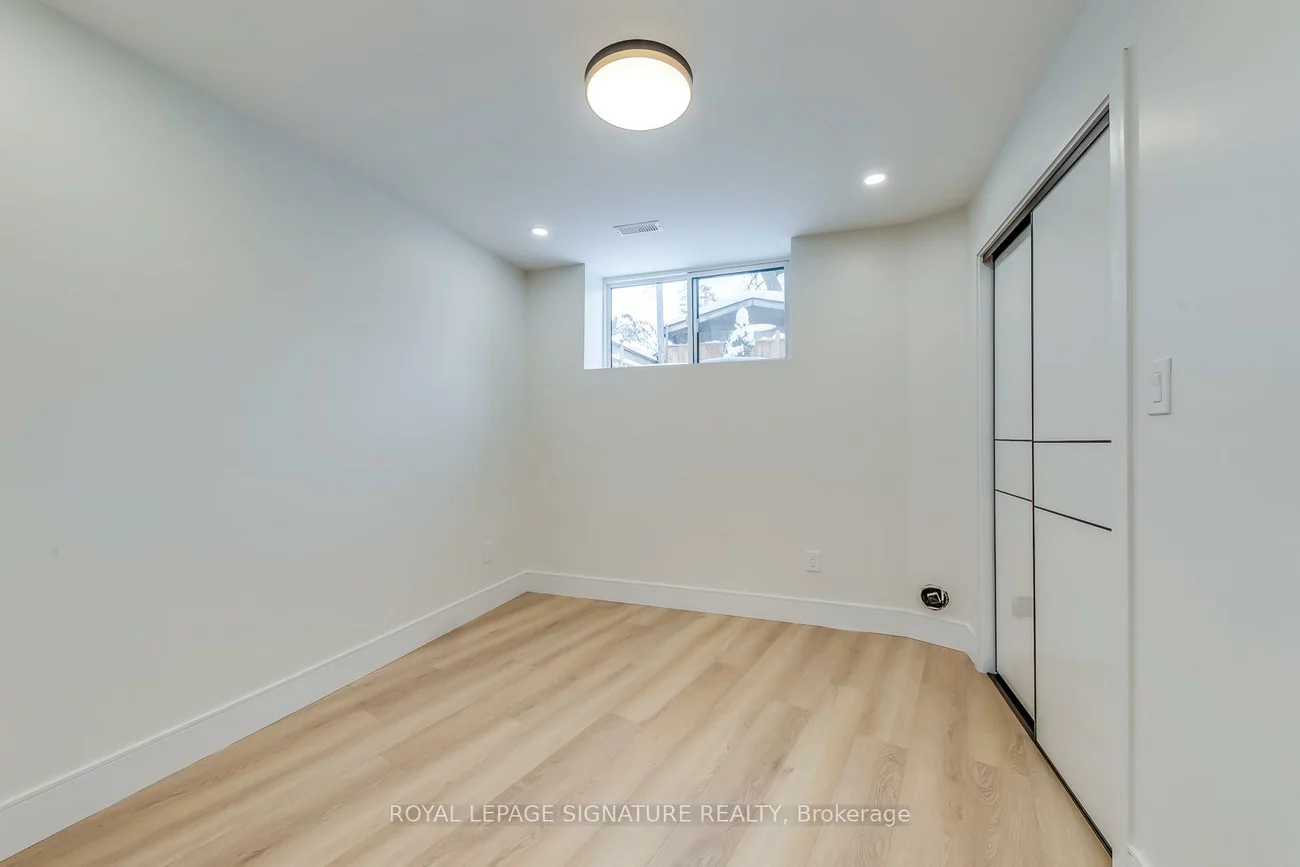 24, Merritt, O'Connor-Parkview, Toronto