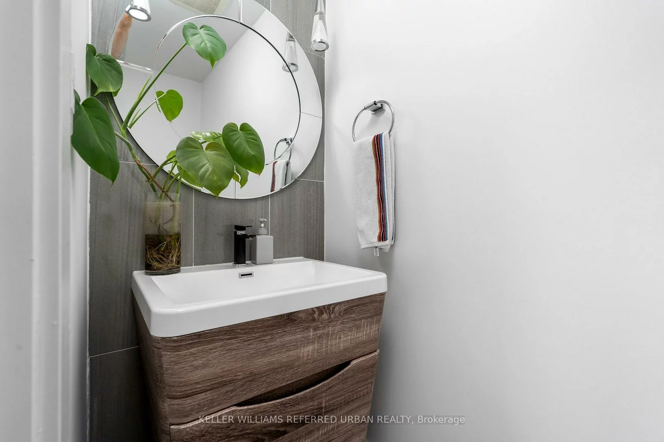 21, Millbrook, North Riverdale, Toronto