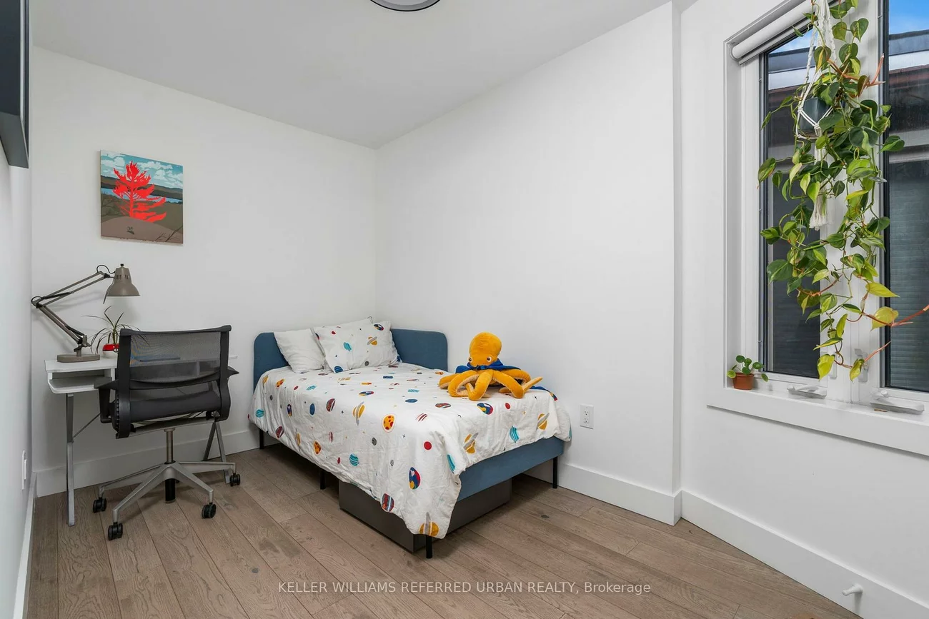 21, Millbrook, North Riverdale, Toronto