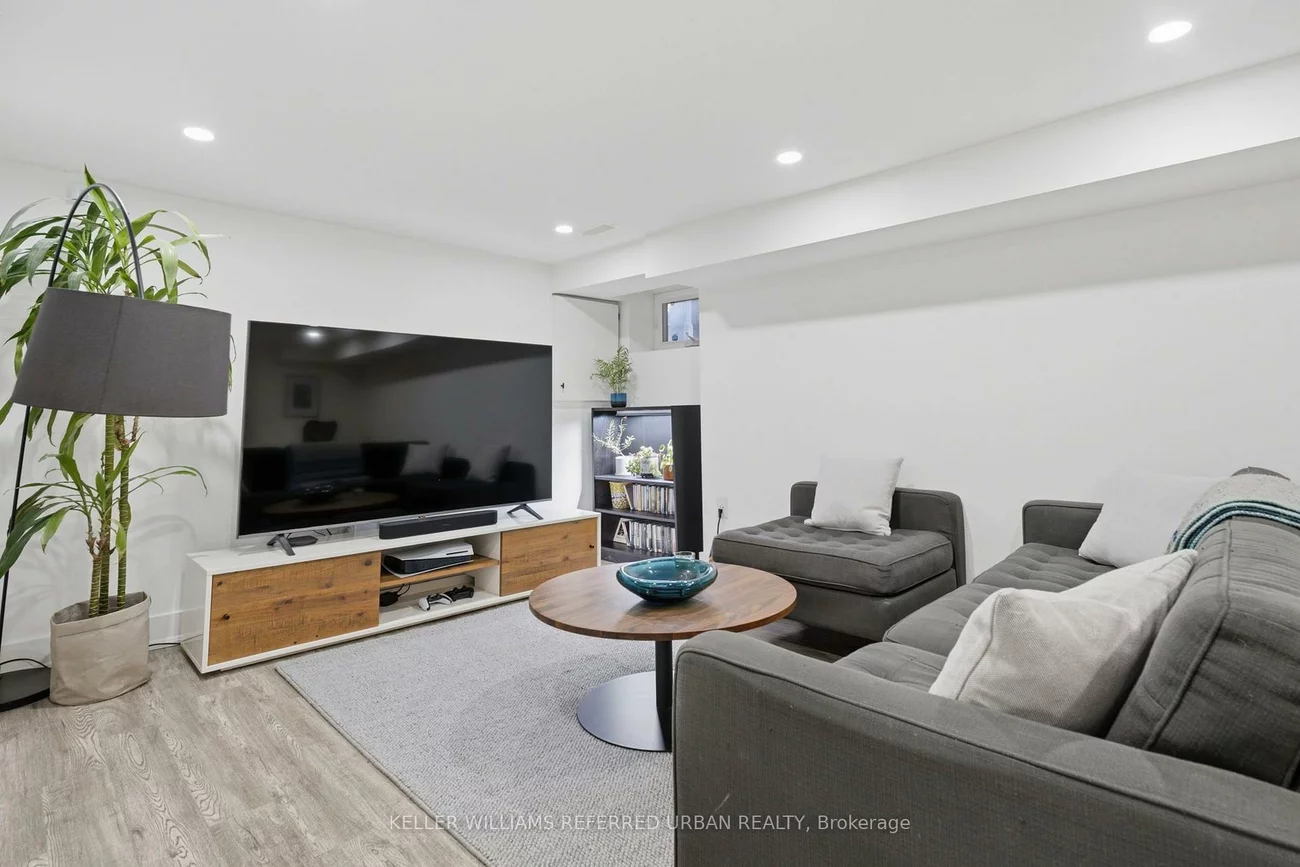 21, Millbrook, North Riverdale, Toronto
