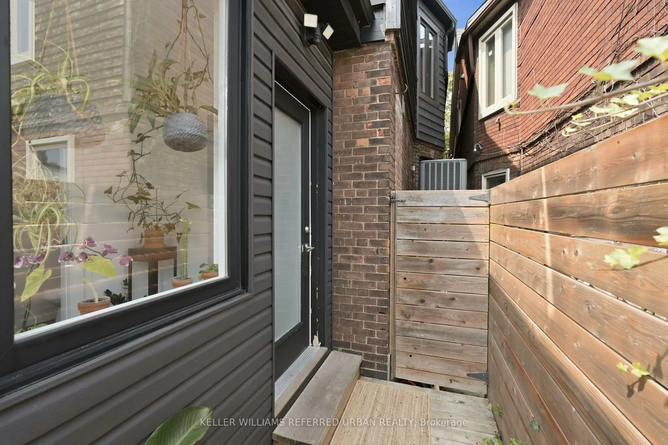 21, Millbrook, North Riverdale, Toronto