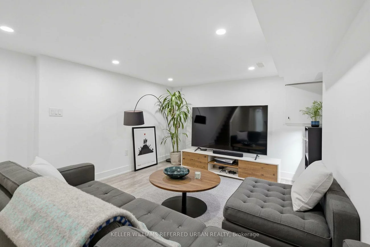 21, Millbrook, North Riverdale, Toronto