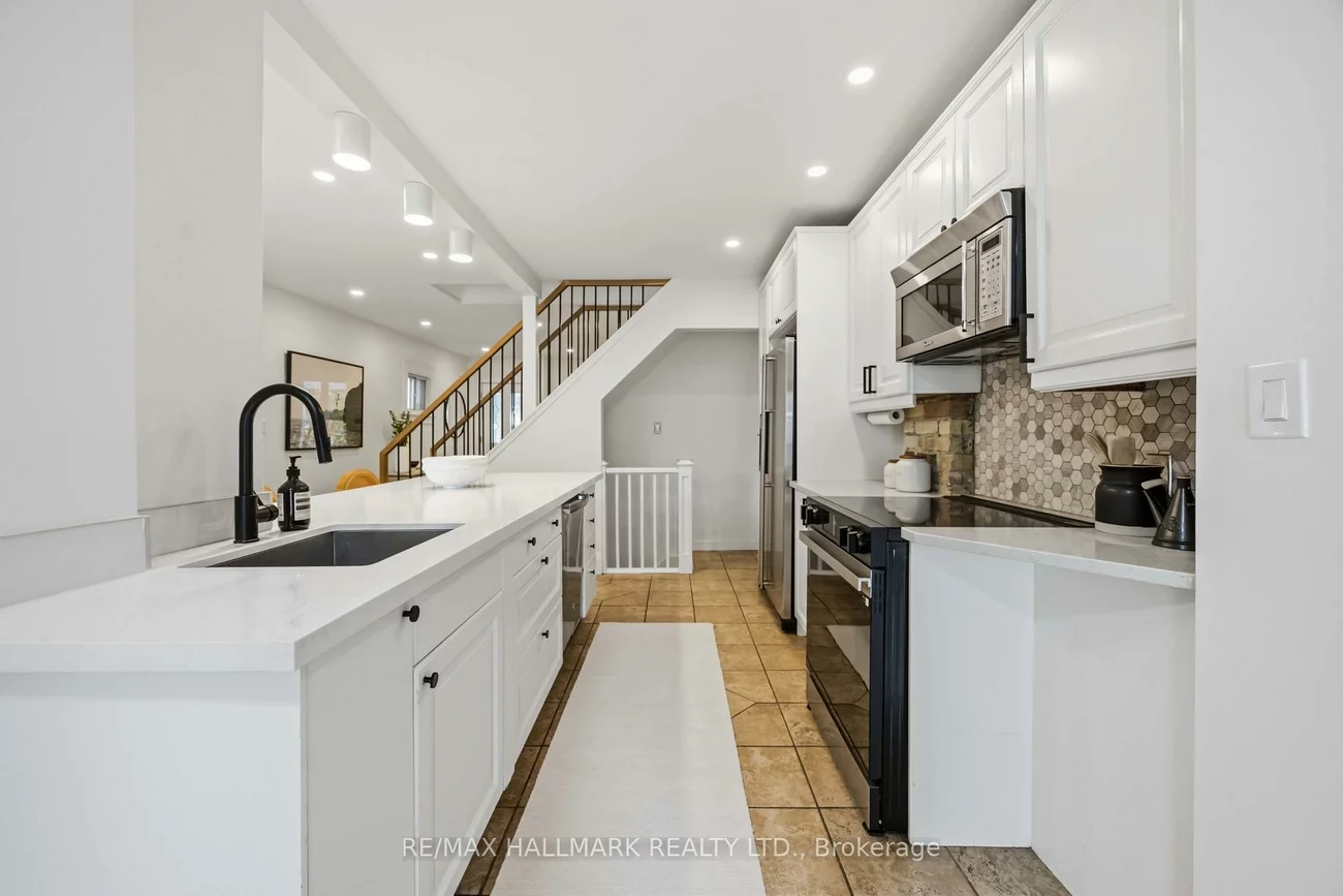 192, Wineva, The Beaches, Toronto