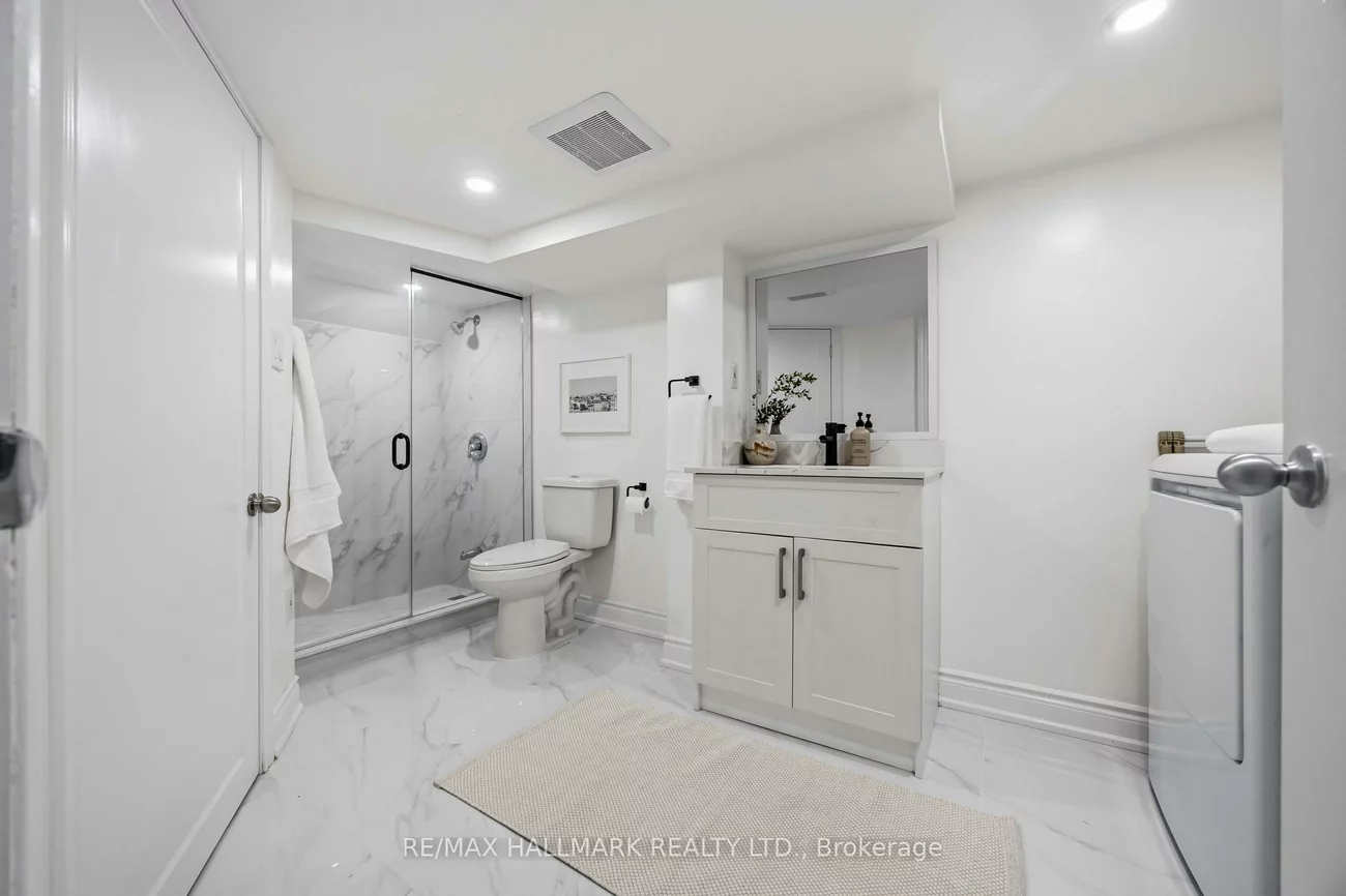 192, Wineva, The Beaches, Toronto