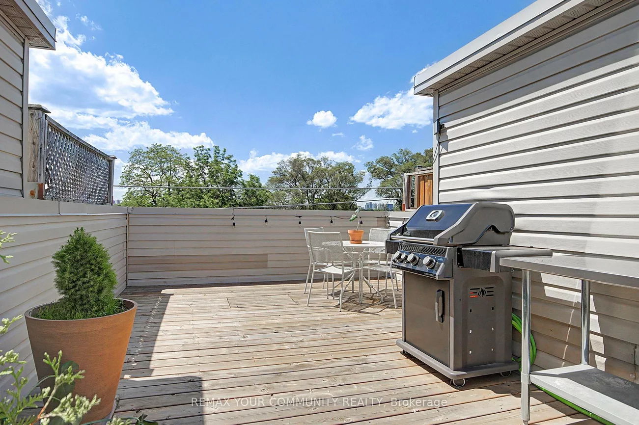 1079, Broadview, Broadview North, Toronto