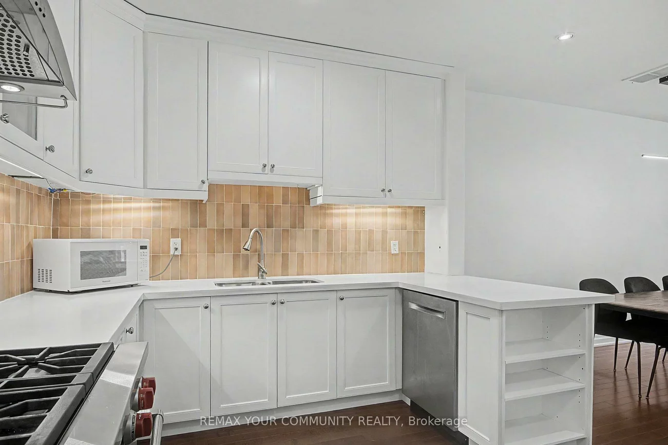1079, Broadview, Broadview North, Toronto