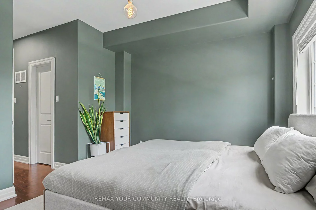 1079, Broadview, Broadview North, Toronto