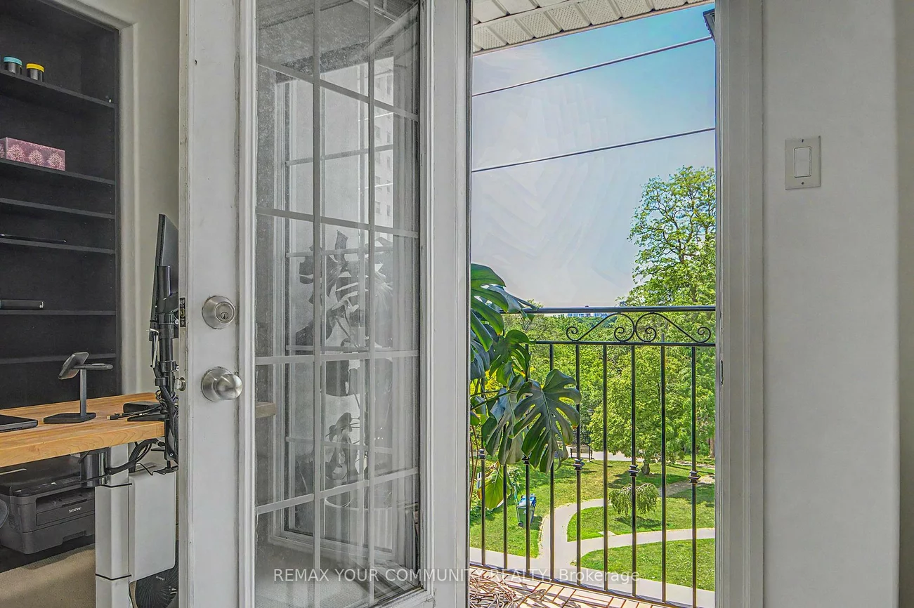 1079, Broadview, Broadview North, Toronto
