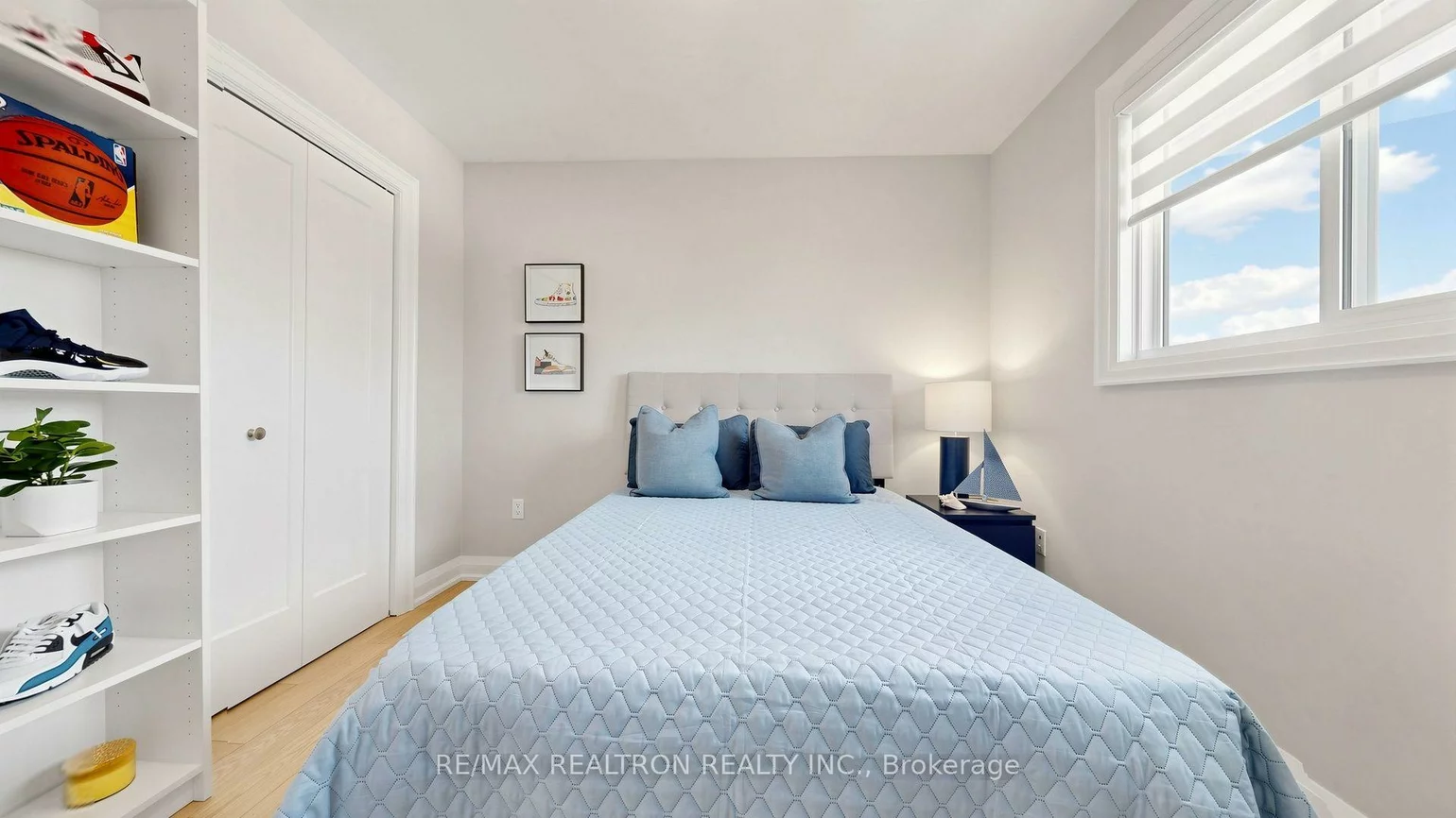 2221, Warden, Tam O'Shanter-Sullivan, Toronto