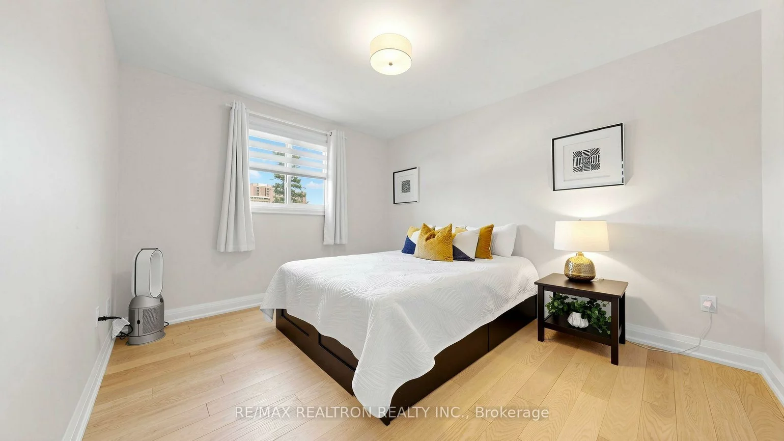 2221, Warden, Tam O'Shanter-Sullivan, Toronto