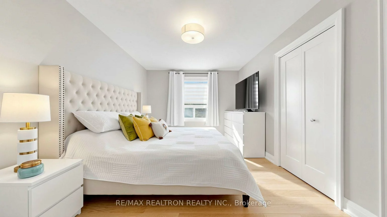 2221, Warden, Tam O'Shanter-Sullivan, Toronto