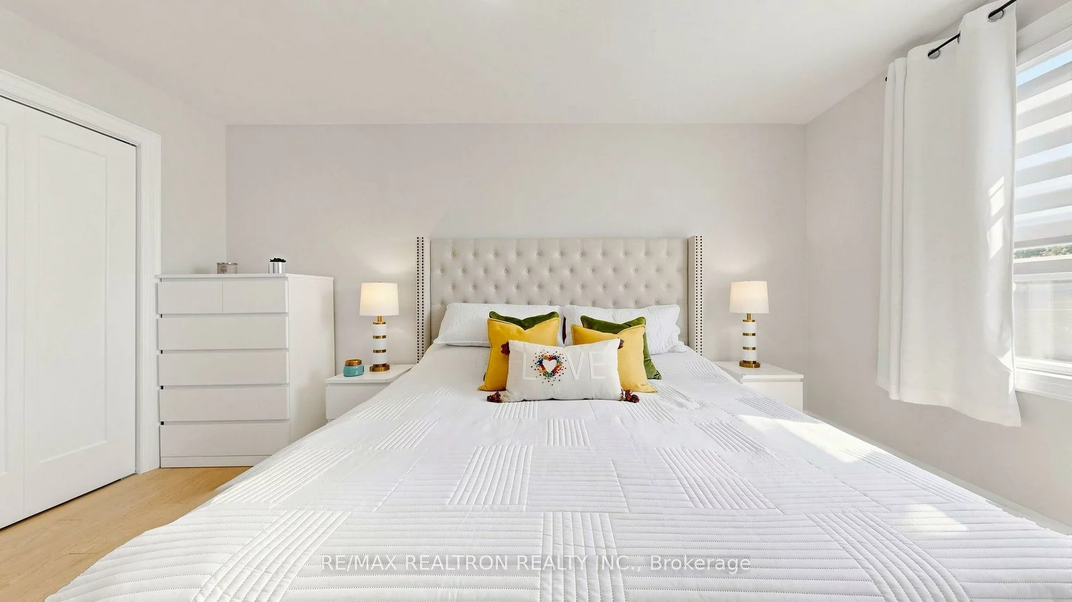 2221, Warden, Tam O'Shanter-Sullivan, Toronto