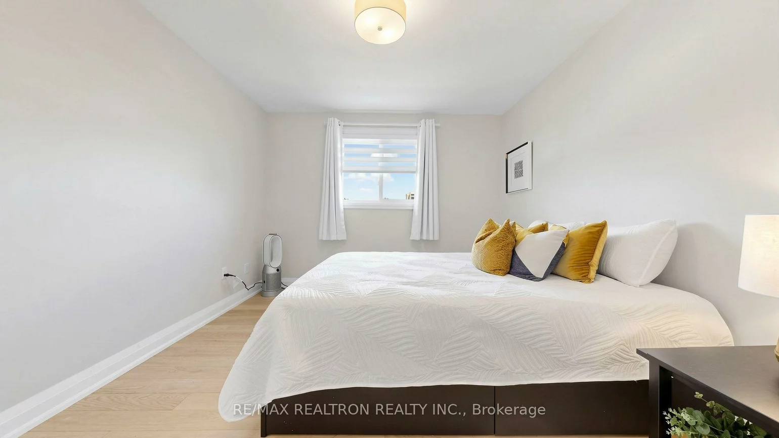 2221, Warden, Tam O'Shanter-Sullivan, Toronto