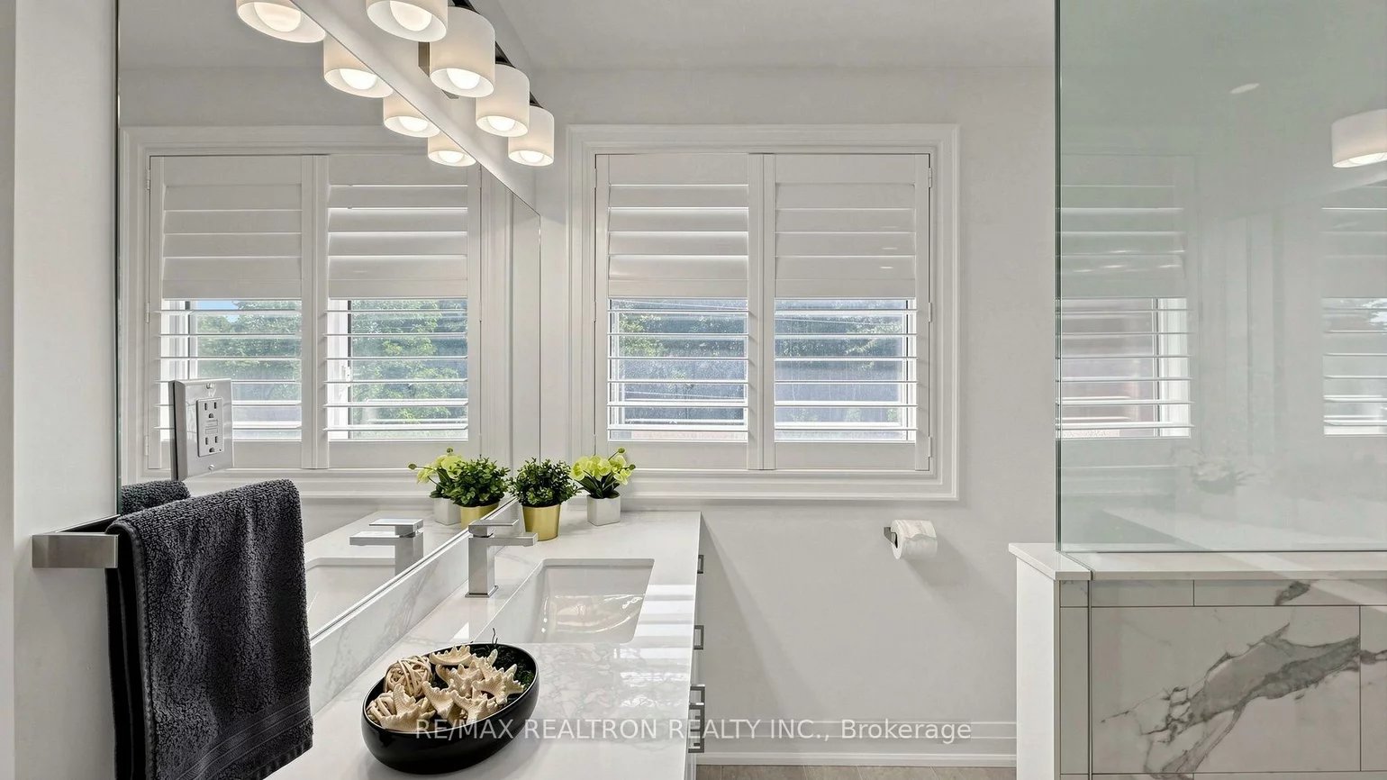2221, Warden, Tam O'Shanter-Sullivan, Toronto
