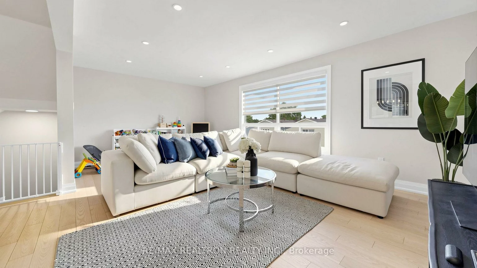 2221, Warden, Tam O'Shanter-Sullivan, Toronto