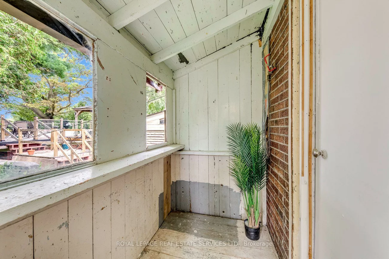 10, Thatcher, Cliffcrest, Toronto