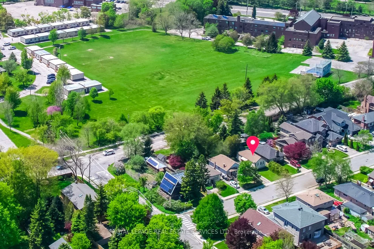 10, Thatcher, Cliffcrest, Toronto