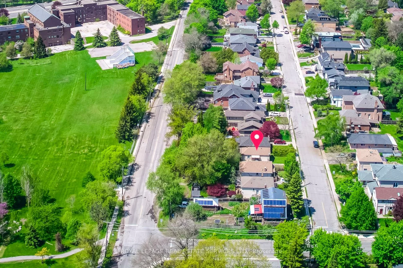 10, Thatcher, Cliffcrest, Toronto