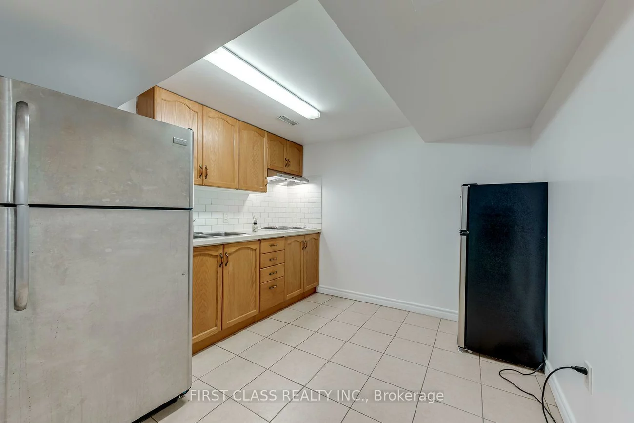 27, Alton Towers, Milliken, Toronto