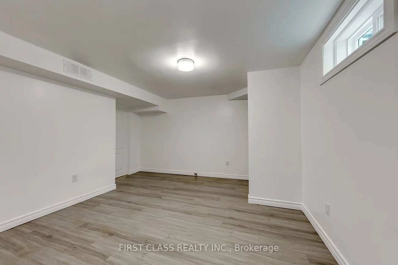 27, Alton Towers, Milliken, Toronto