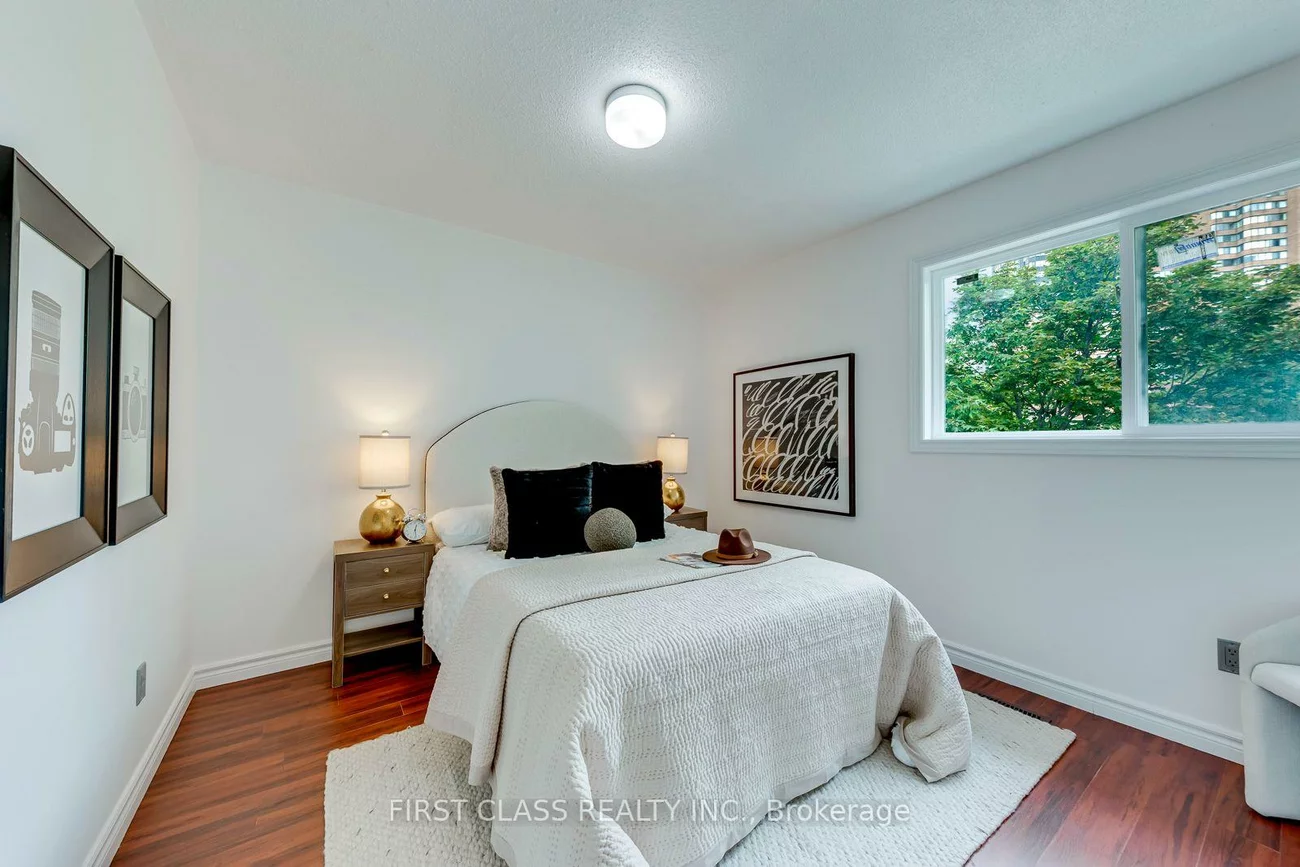 27, Alton Towers, Milliken, Toronto