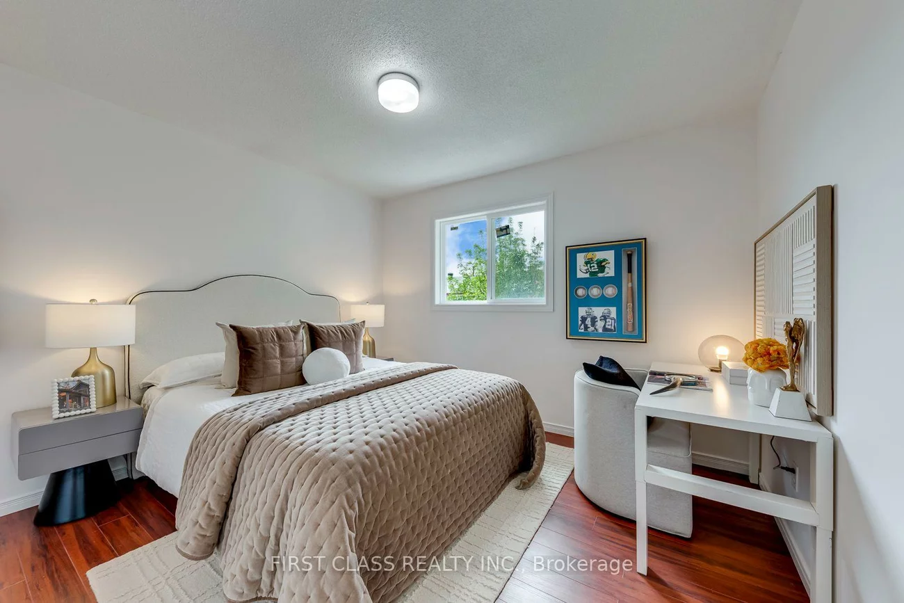 27, Alton Towers, Milliken, Toronto