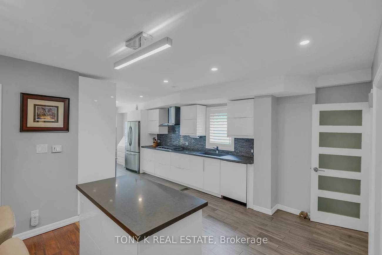 111, Eastwood, Birchcliffe-Cliffside, Toronto