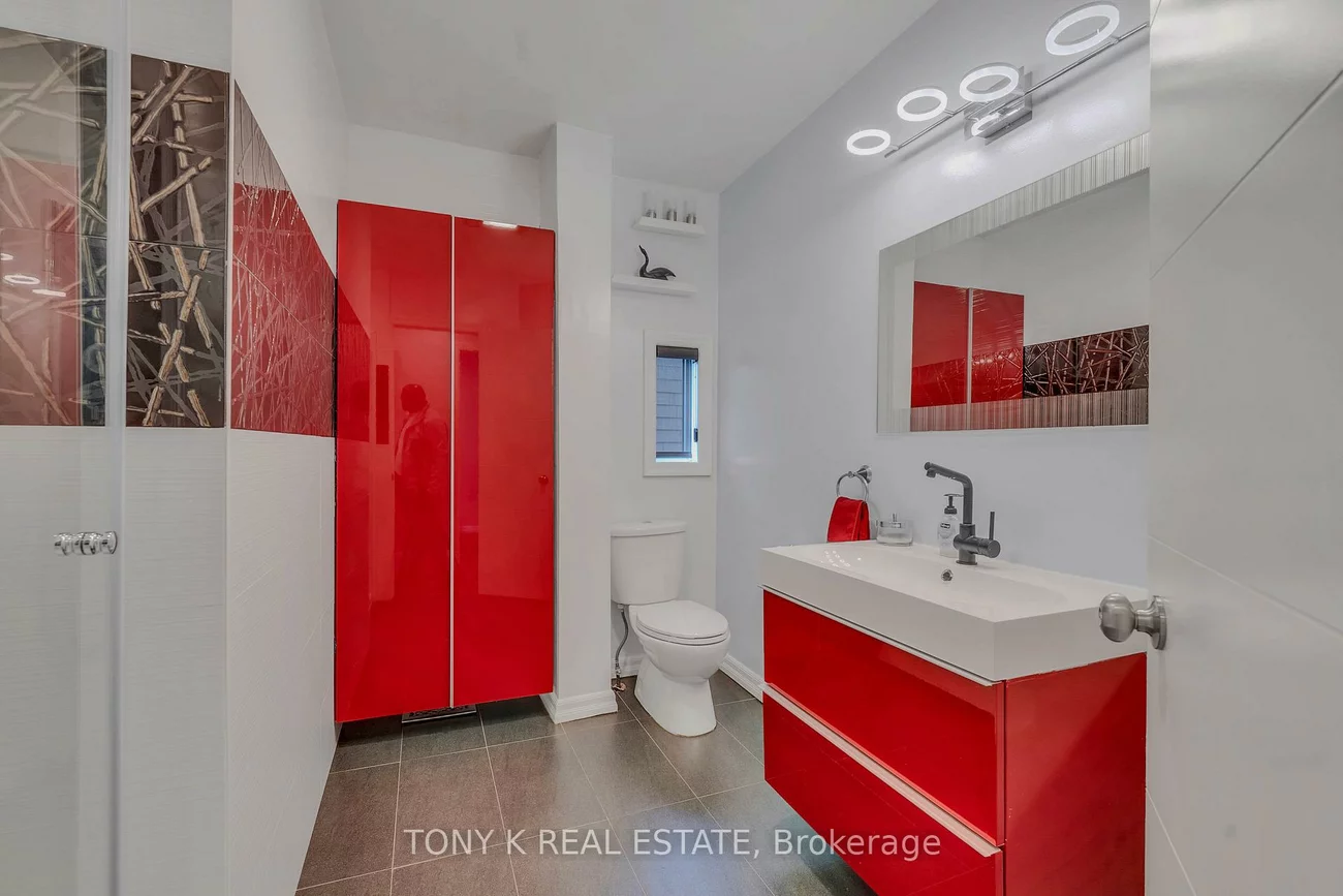 111, Eastwood, Birchcliffe-Cliffside, Toronto
