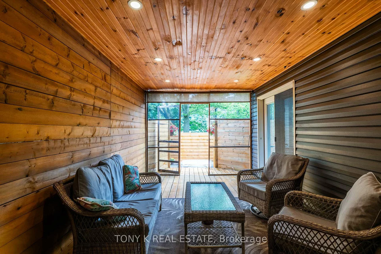 111, Eastwood, Birchcliffe-Cliffside, Toronto