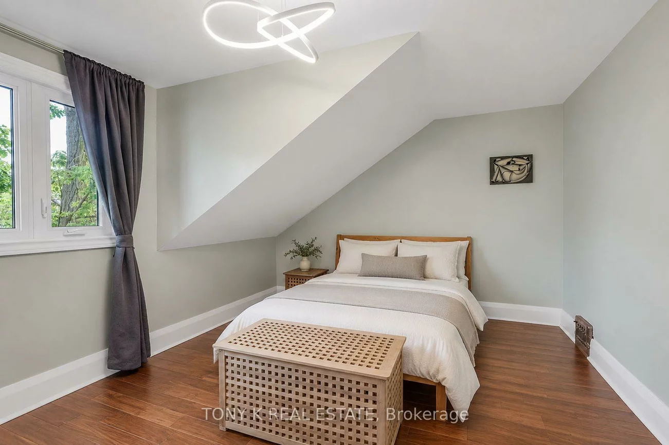 111, Eastwood, Birchcliffe-Cliffside, Toronto