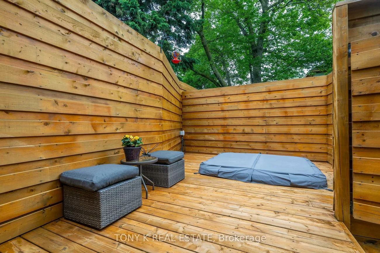111, Eastwood, Birchcliffe-Cliffside, Toronto
