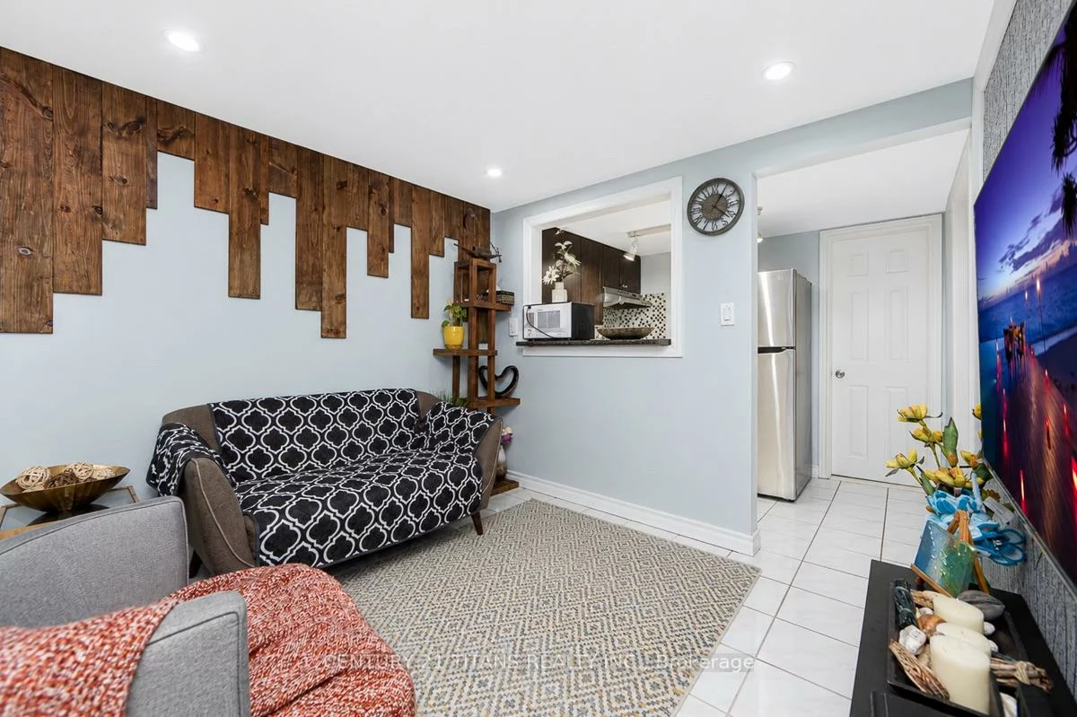 22, Whiteleas, Malvern, Toronto