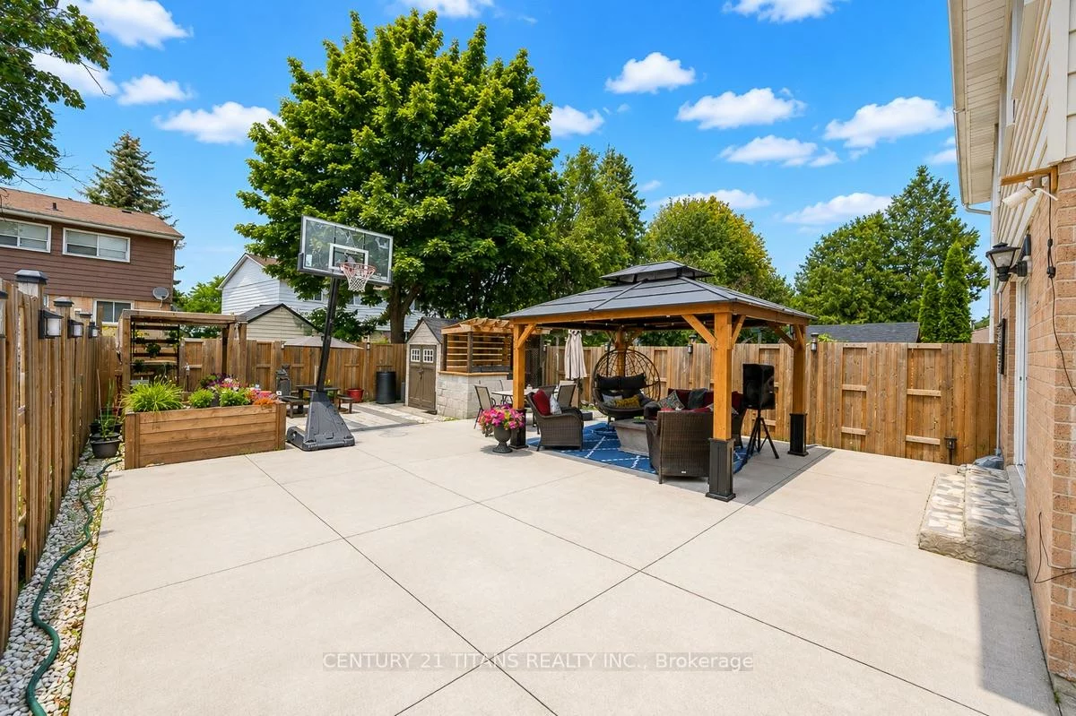 22, Whiteleas, Malvern, Toronto