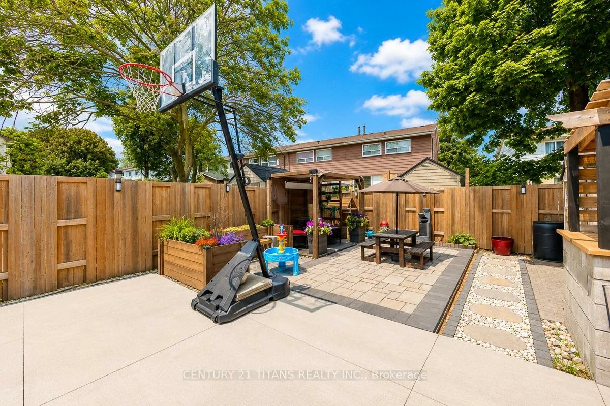 22, Whiteleas, Malvern, Toronto