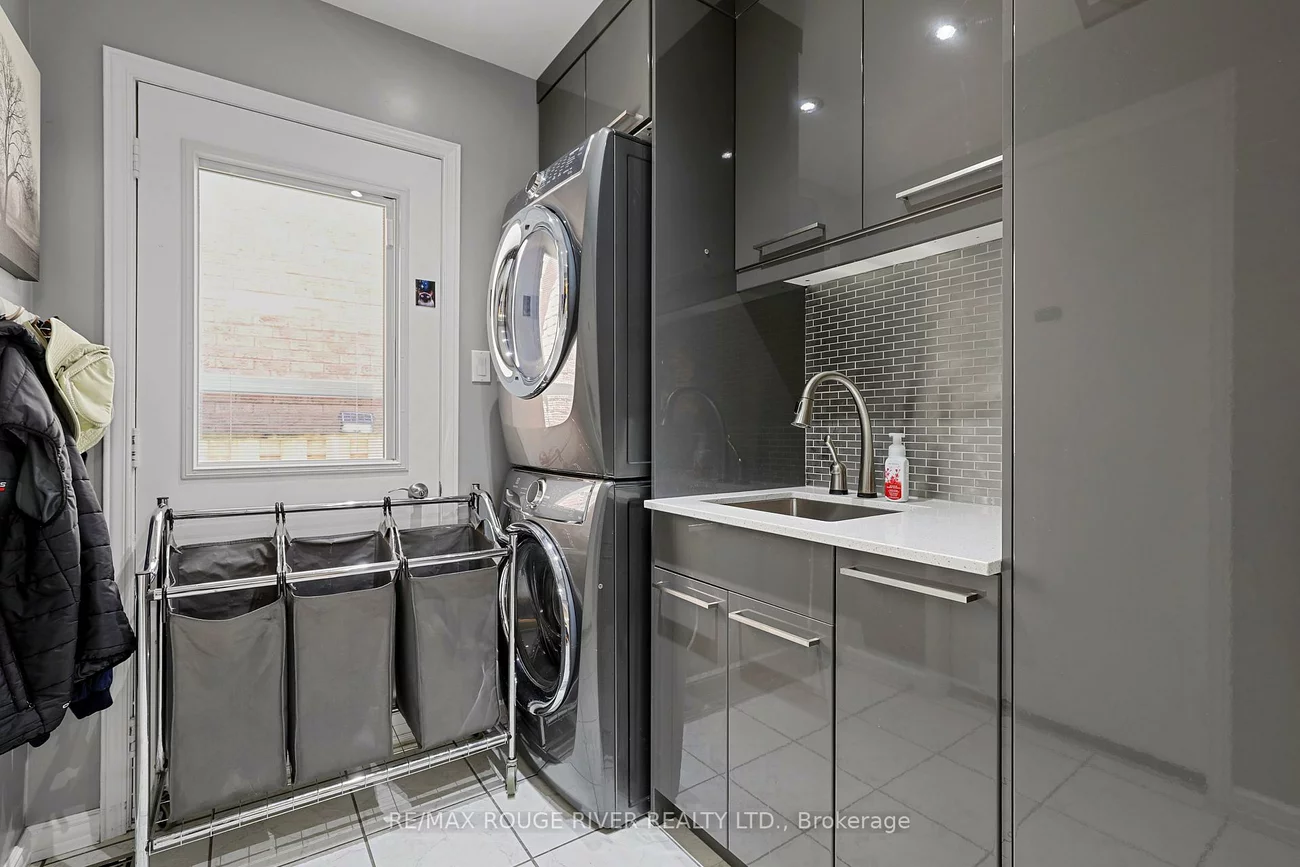 11, Canmore, Highland Creek, Toronto