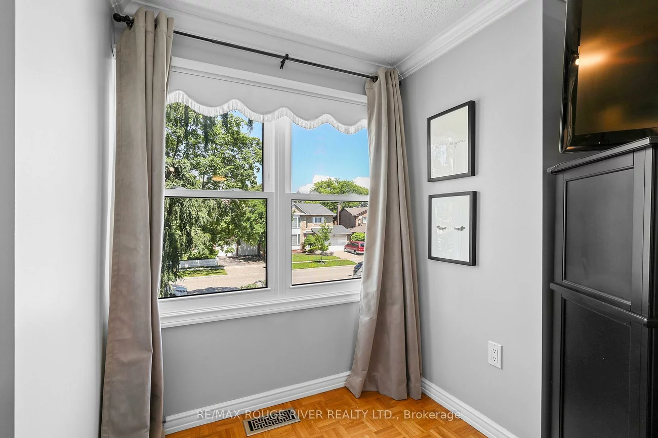 11, Canmore, Highland Creek, Toronto