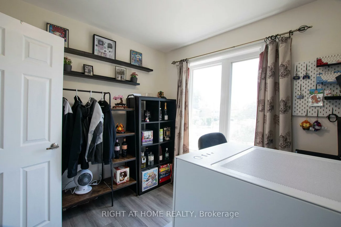 32, Ellendale, Dorset Park, Toronto