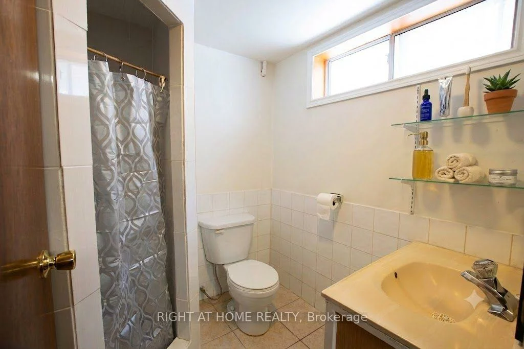 32, Ellendale, Dorset Park, Toronto