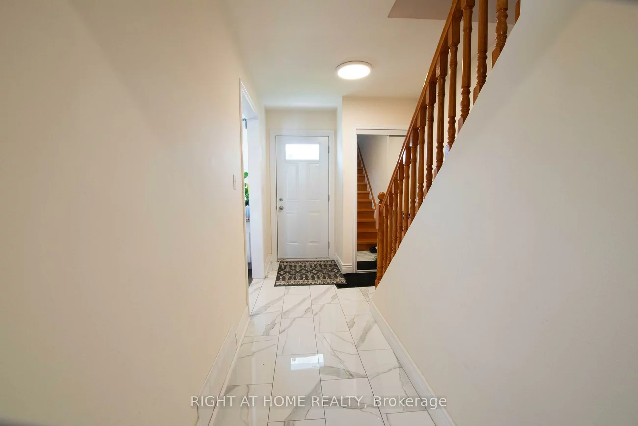 32, Ellendale, Dorset Park, Toronto