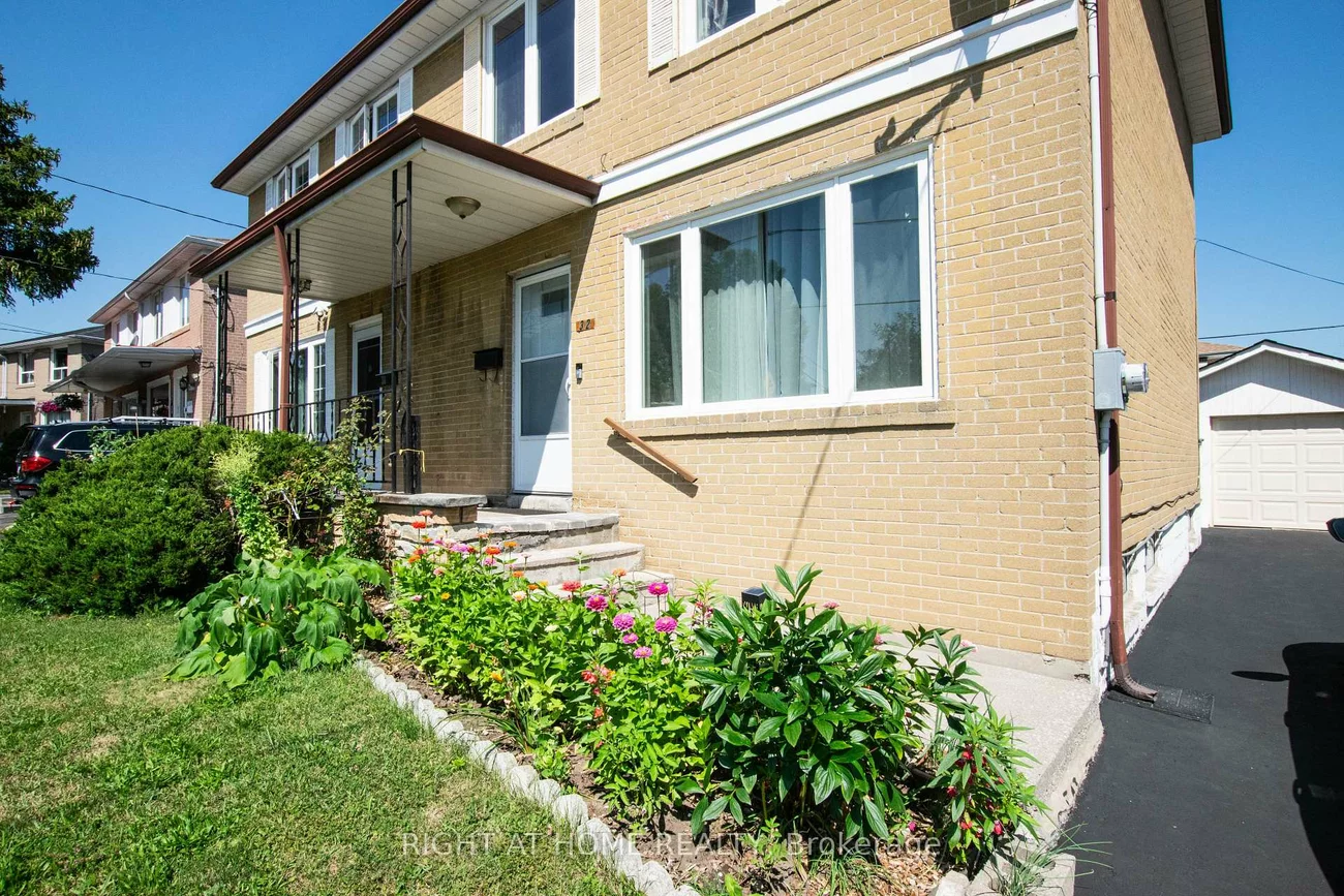 32, Ellendale, Dorset Park, Toronto
