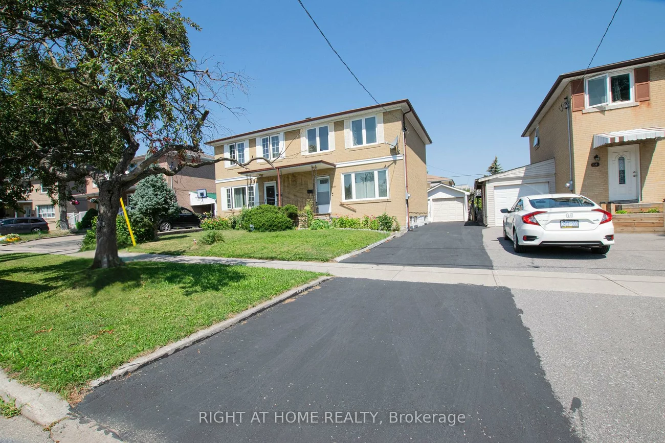 32, Ellendale, Dorset Park, Toronto