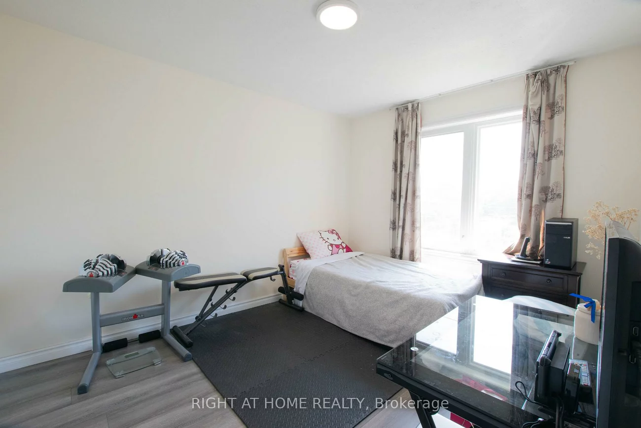 32, Ellendale, Dorset Park, Toronto