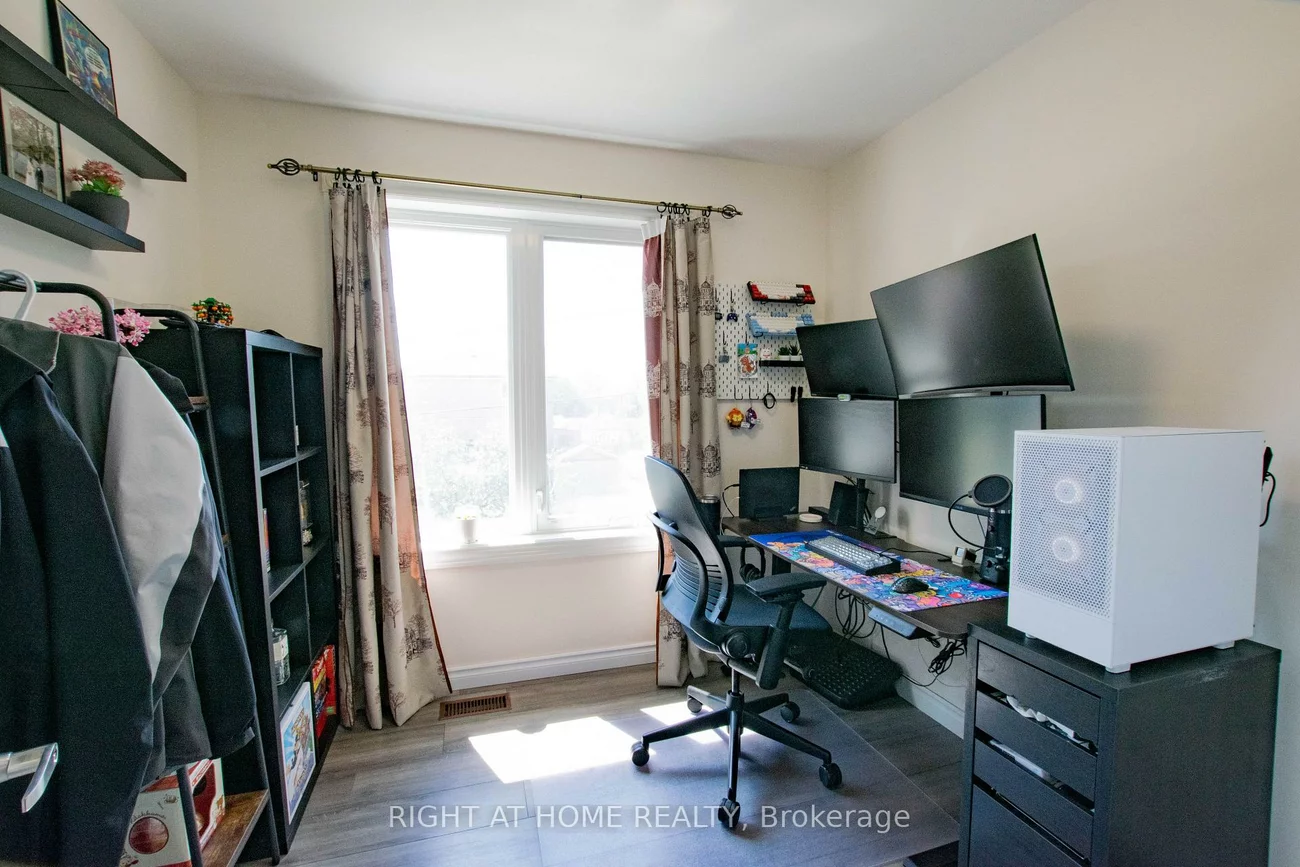 32, Ellendale, Dorset Park, Toronto