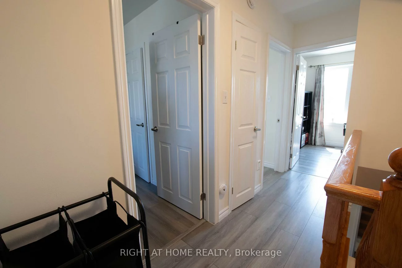 32, Ellendale, Dorset Park, Toronto