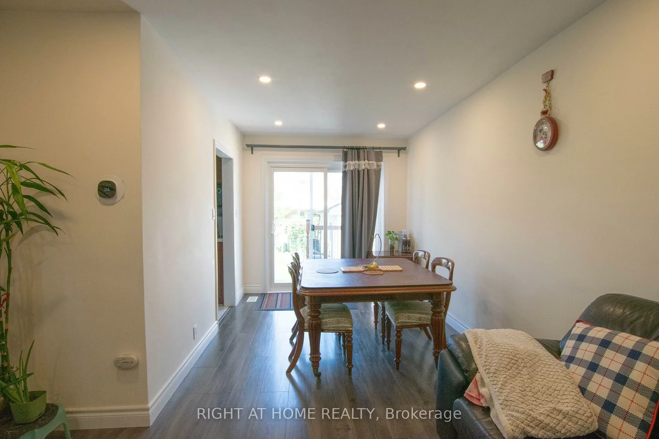 32, Ellendale, Dorset Park, Toronto