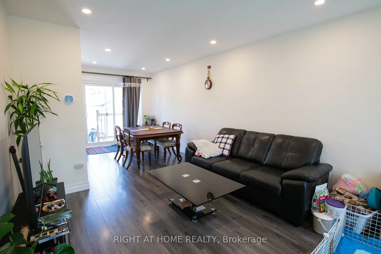 32, Ellendale, Dorset Park, Toronto