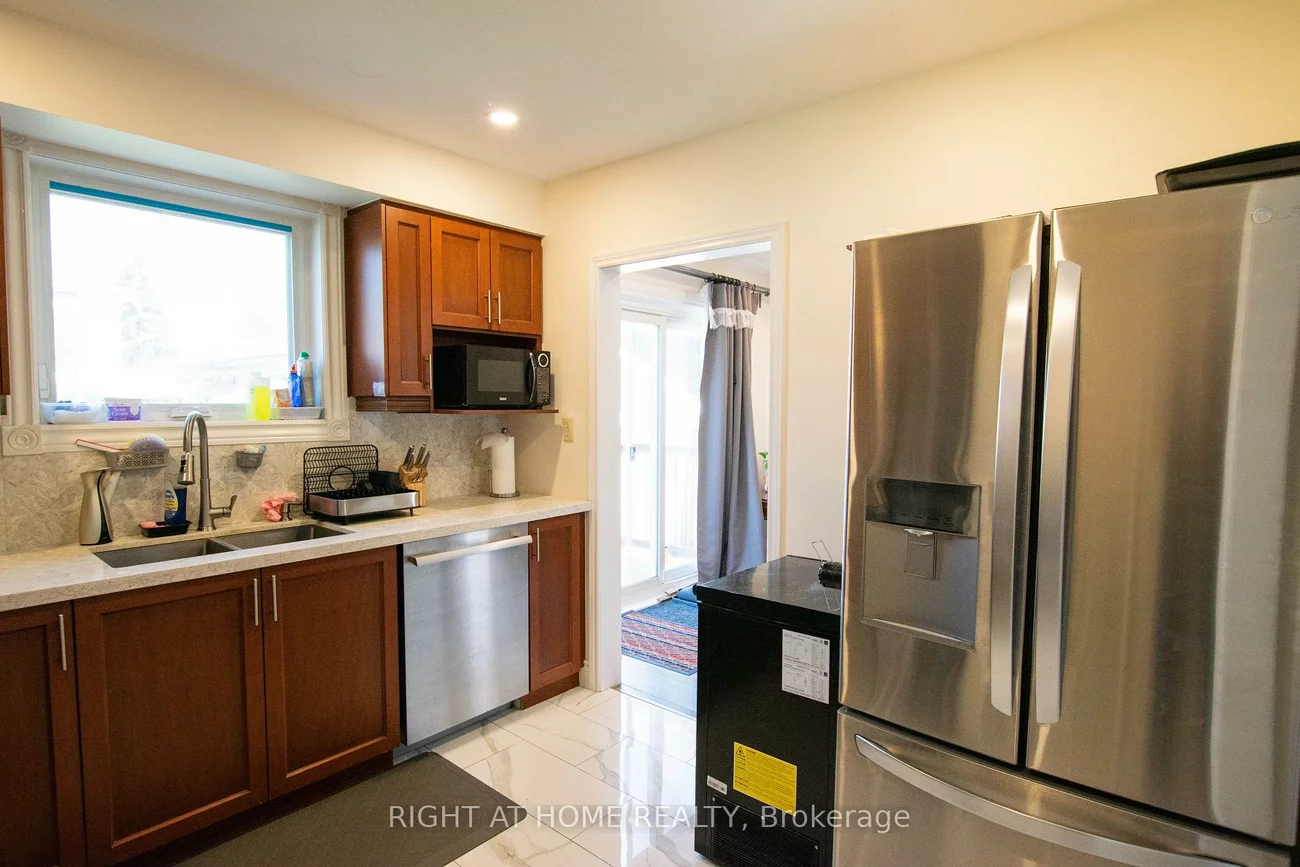 32, Ellendale, Dorset Park, Toronto