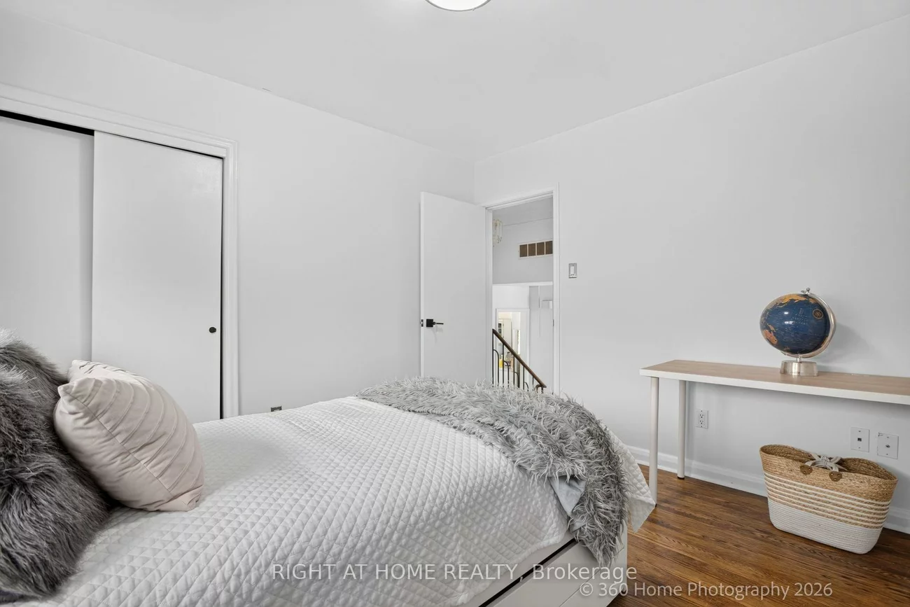 100, Perivale, Bendale, Toronto