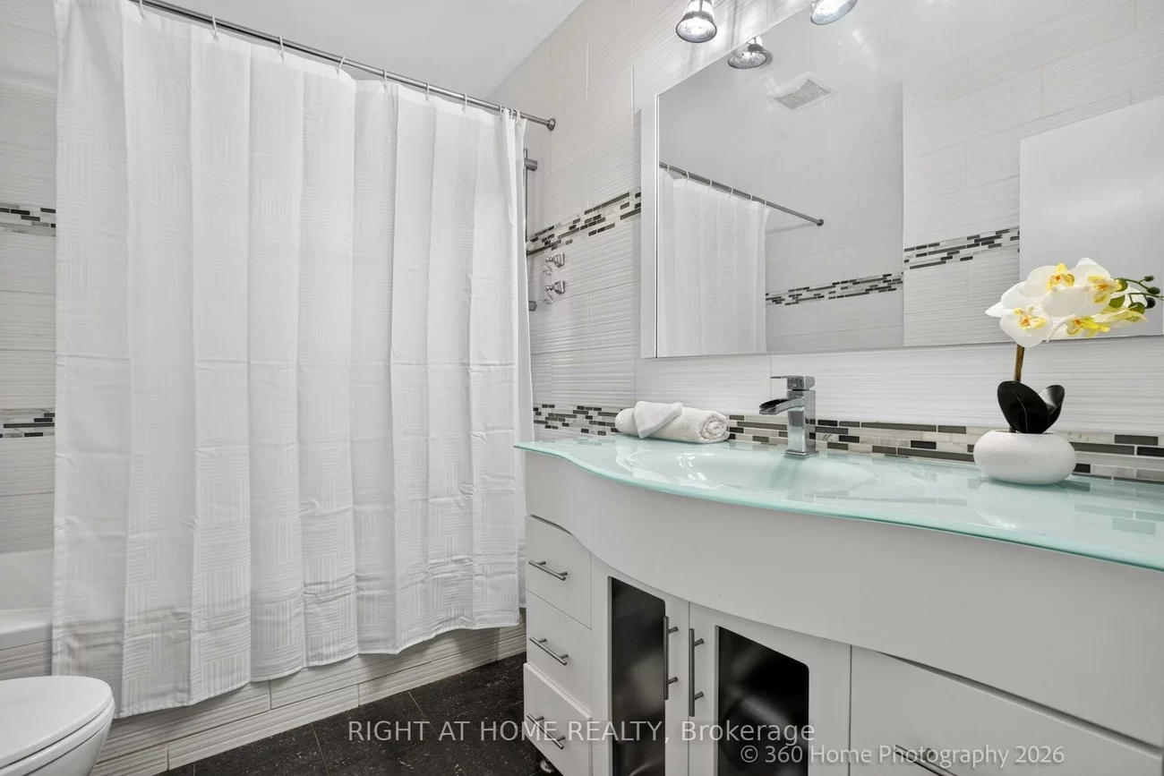 100, Perivale, Bendale, Toronto