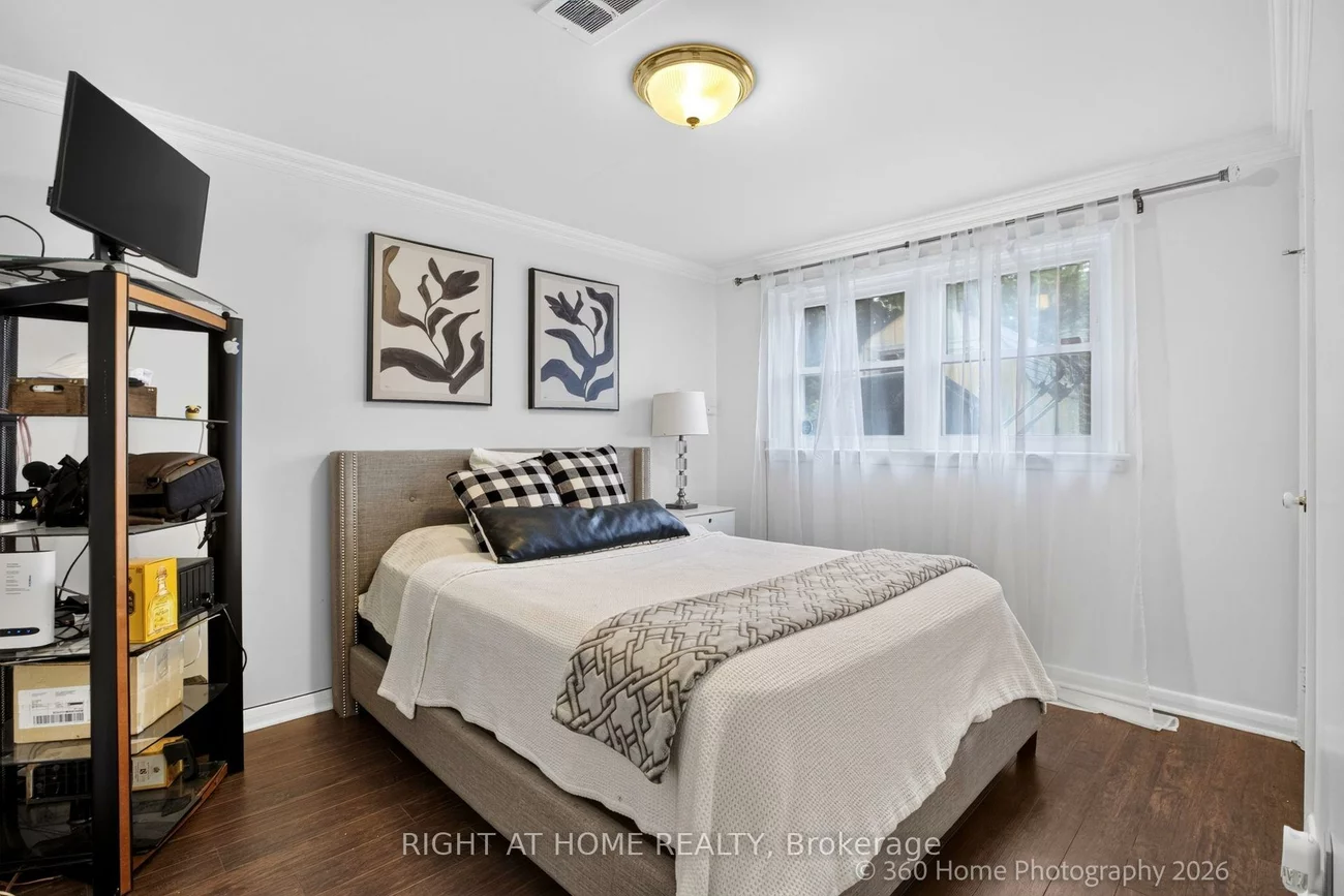 100, Perivale, Bendale, Toronto